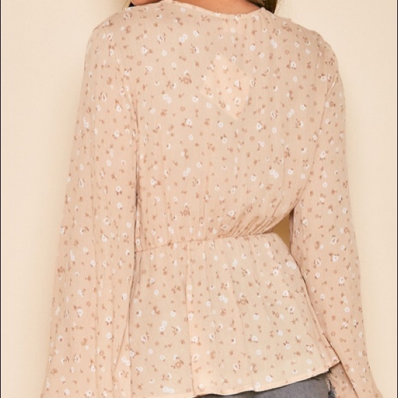 🍑💕Flower Printed Rayon Gauze Long Sleeve Top - Picture 2 of 2